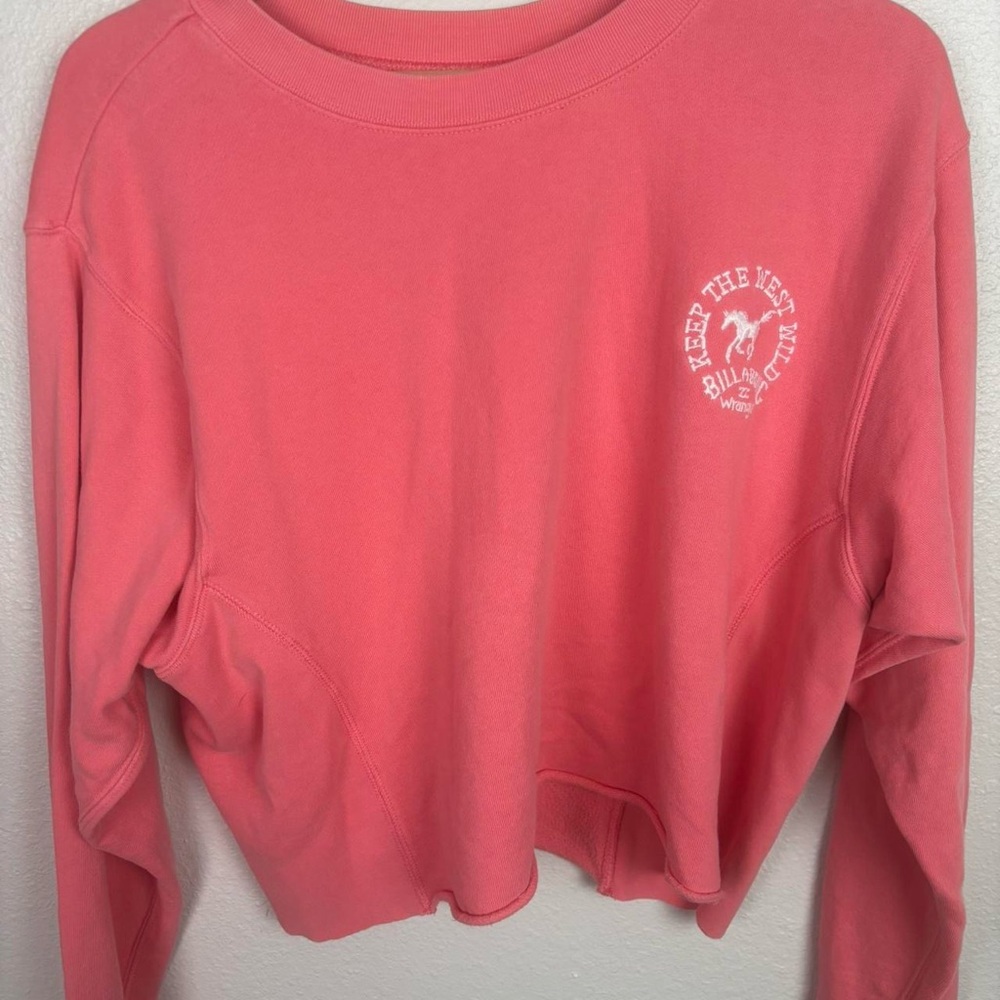 Billabong x Wrangler Pink Cropped Crewneck with White Graphic
